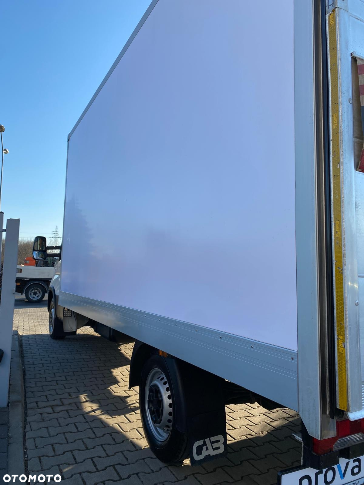 Iveco DAILY 35-160 2,3 HPI KONTENER CHŁODNIA MITSUBISHI WINDA ZEPRO - 16