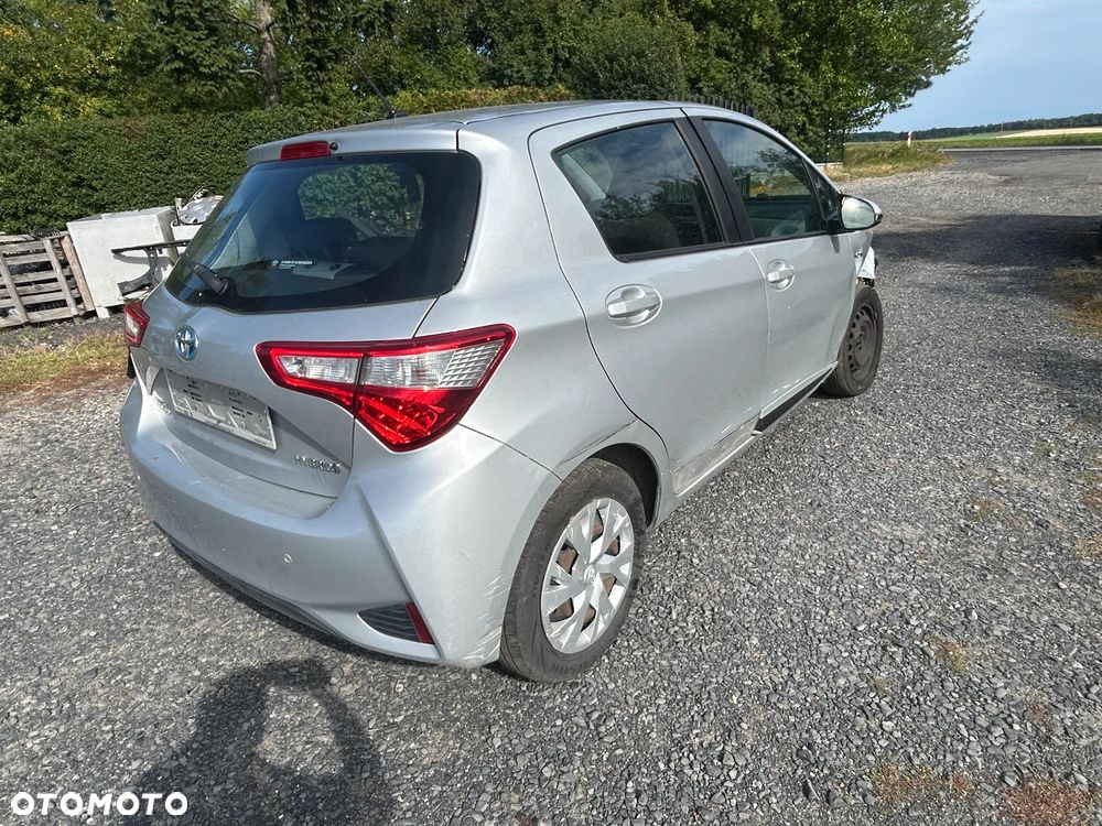 Toyota Yaris Hybrid 100 Dynamic EU6 - 8