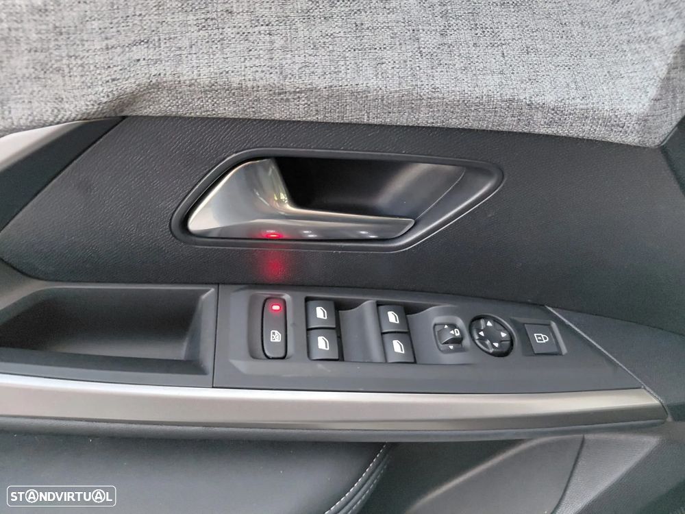 Peugeot 3008 1.2 Hybrid Allure e-DCS6 - 20