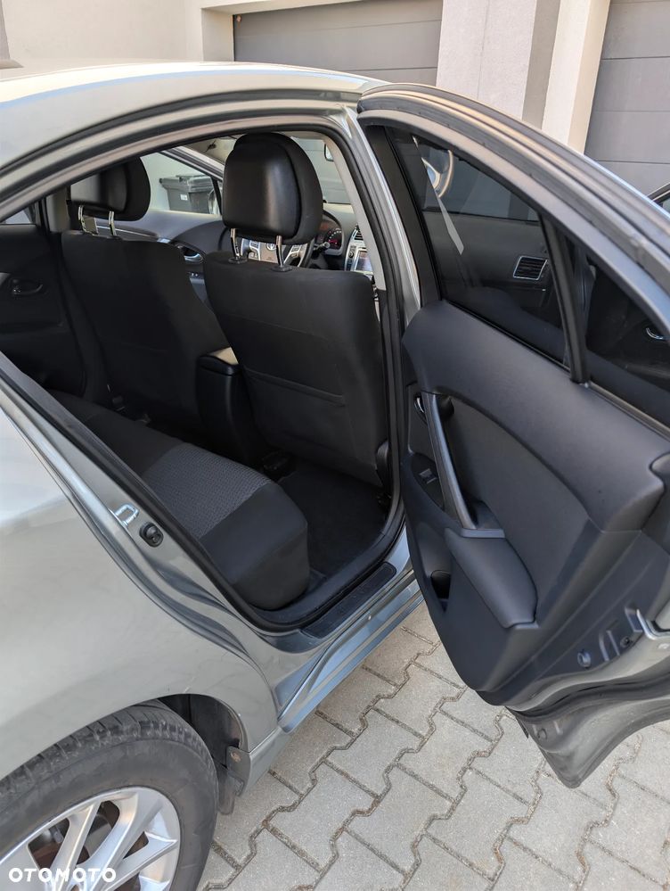 Toyota Avensis 1.8 Sol plus - 11