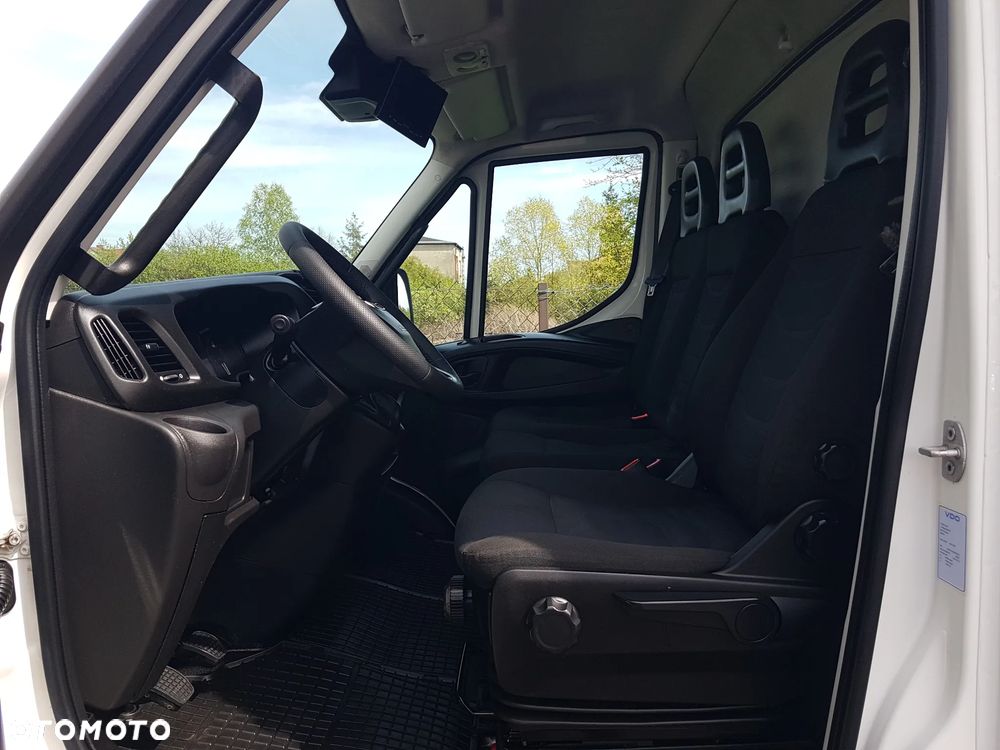 Iveco 70C18 KONTENER ROLETY BOK DO TRANSPORTU WODY 3,66x2,21x1,86 KLIMA DMC 7000KG RAMA PODWOZIE - 21