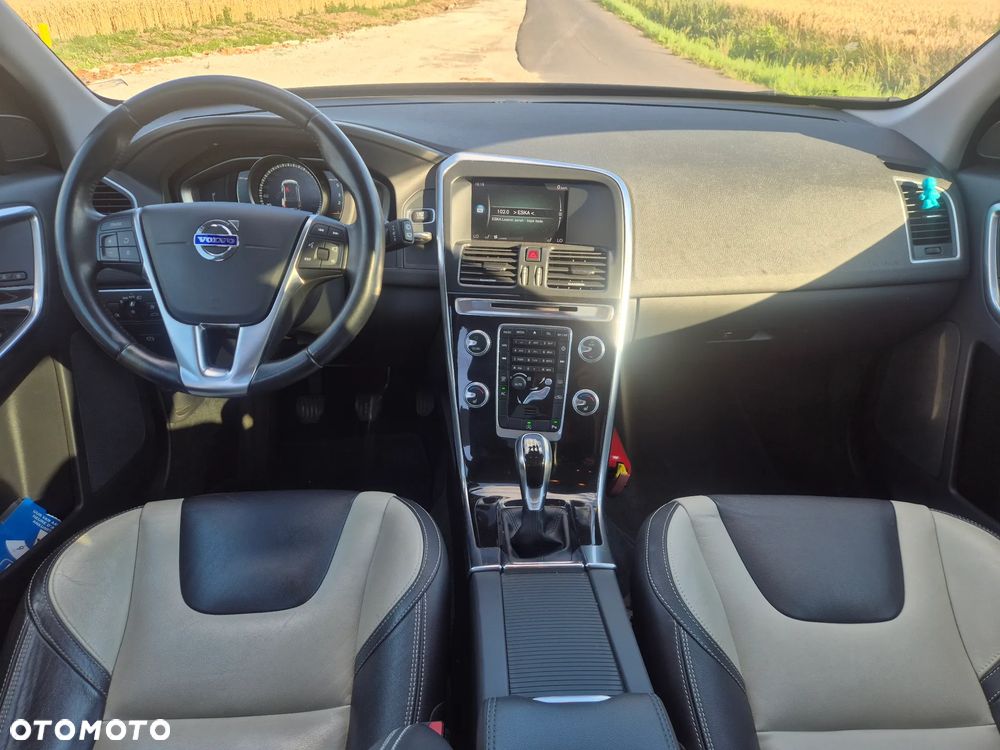 Volvo XC 60 D3 SCR Momentum - 9