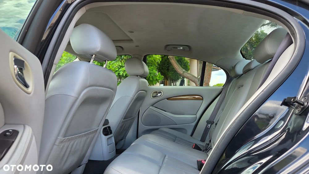 Jaguar S-Type - 13