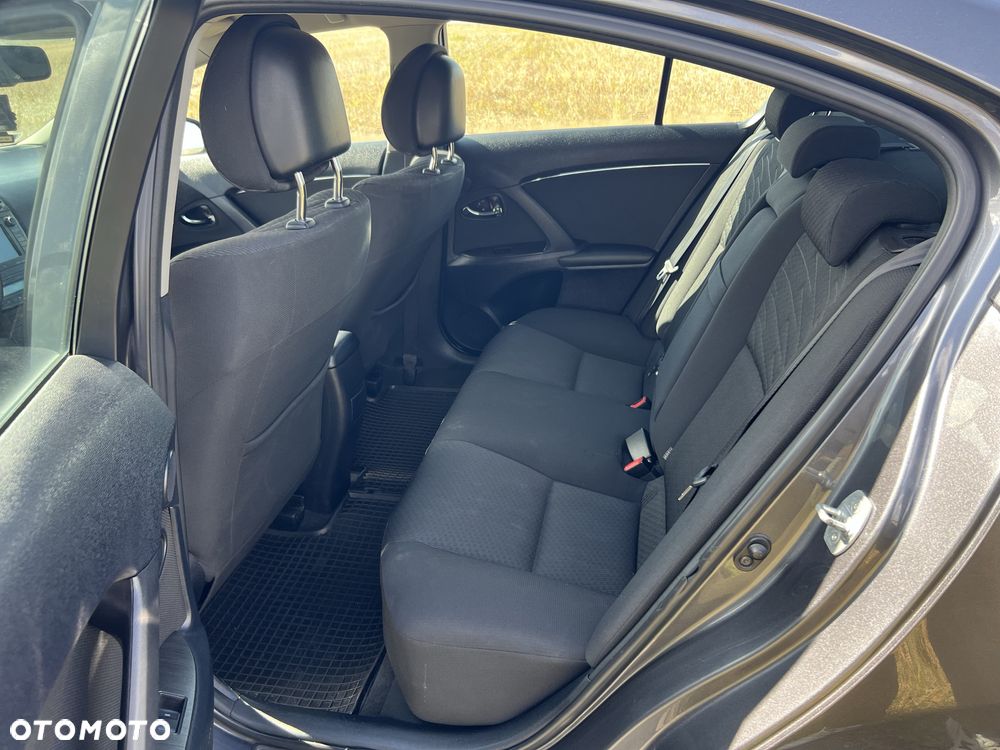 Toyota Avensis - 6