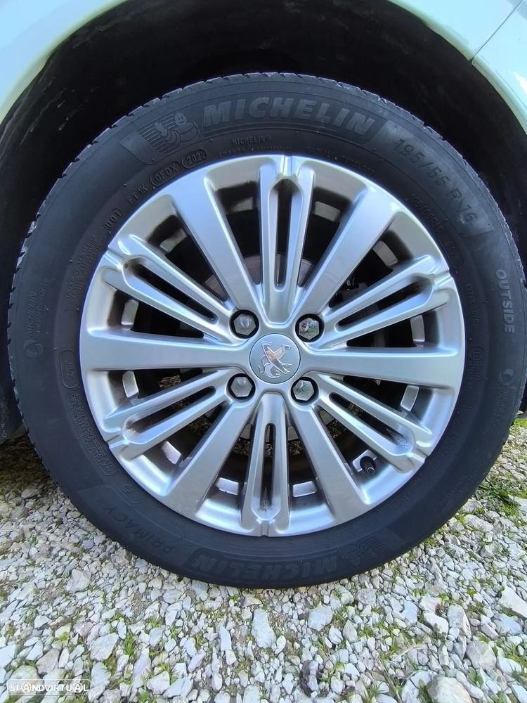 Peugeot 208 1.2 PureTech Style - 36