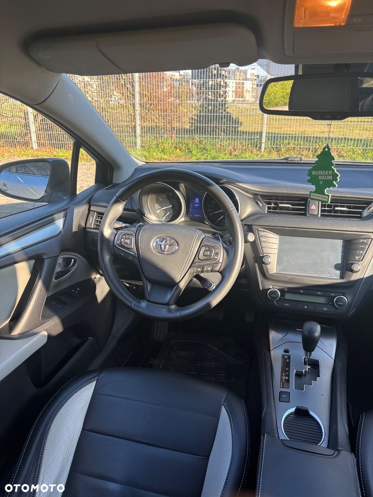 Toyota Avensis 1.8 Active MS - 25