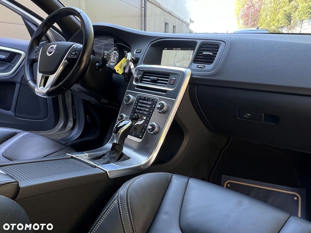 Volvo V60 D4 Geartronic Summum - 18