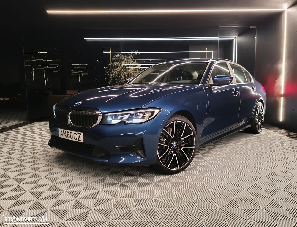 BMW 330 e Aut. Sport Line - 1