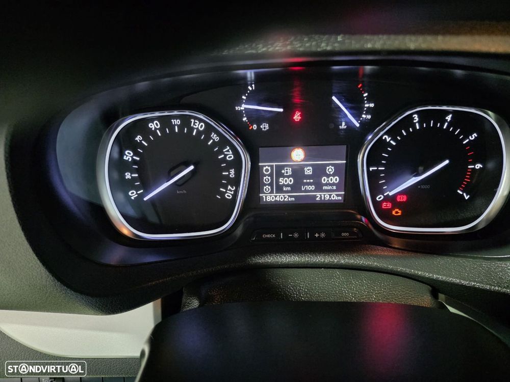 Peugeot Traveller - 11