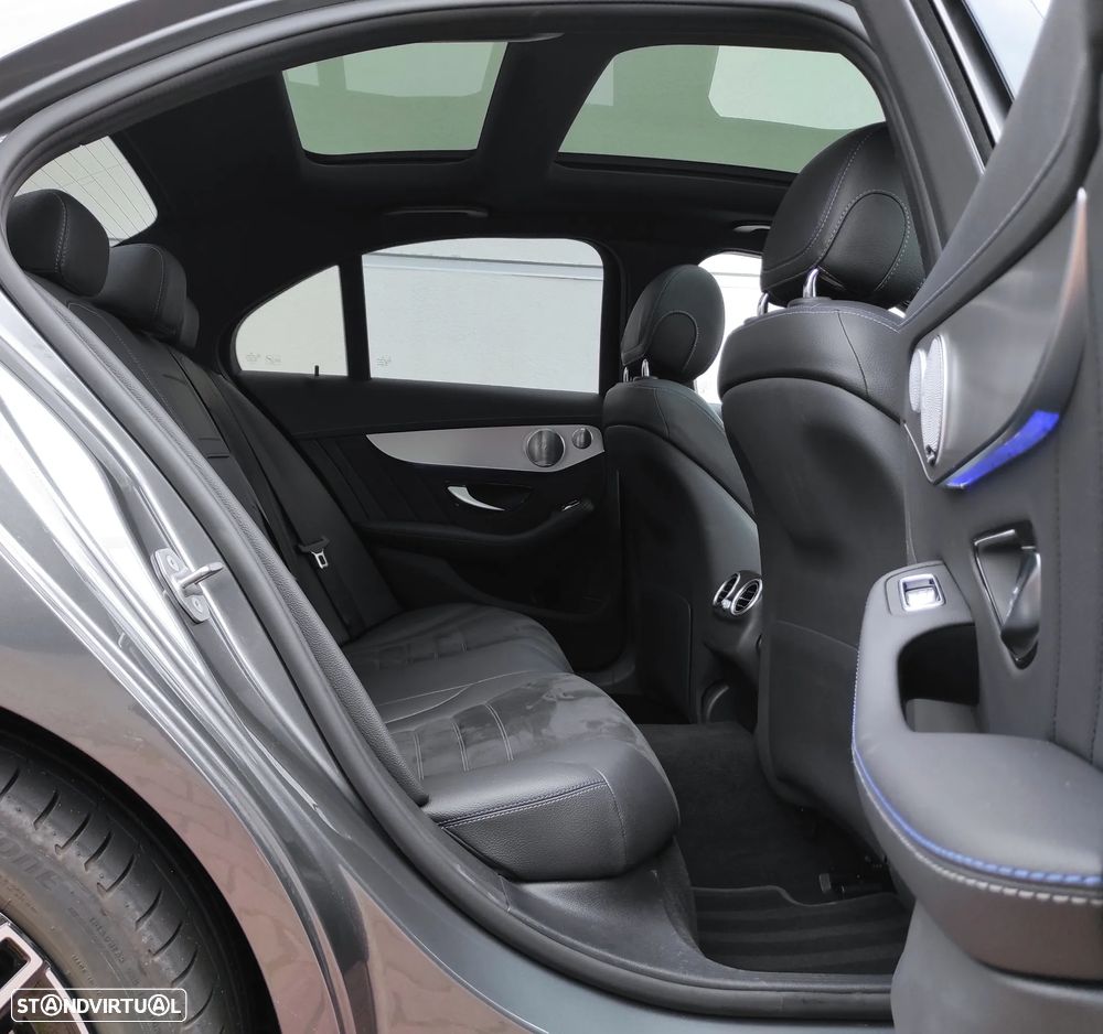 Mercedes-Benz C 300 de AMG Line - 32