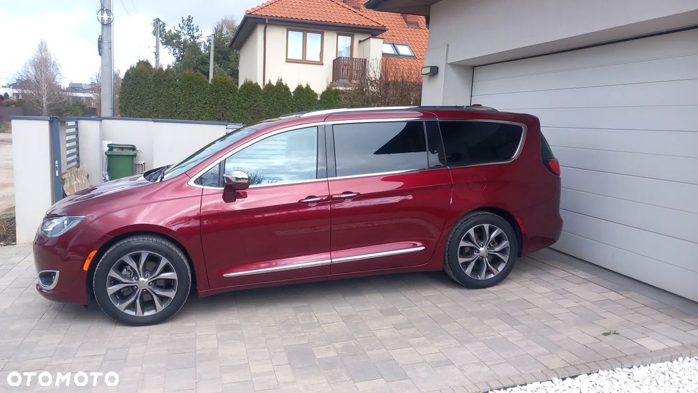 Chrysler Pacifica - 1