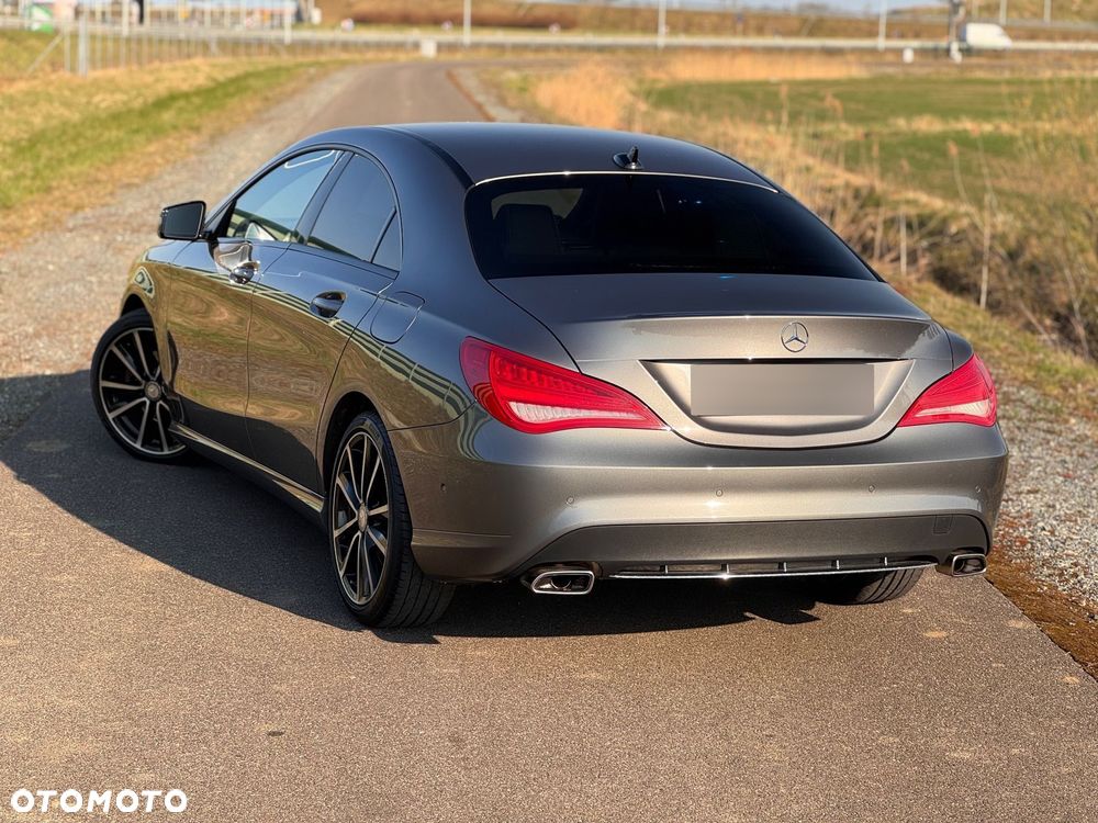 Mercedes-Benz CLA 200 7G-DCT Urban - 20