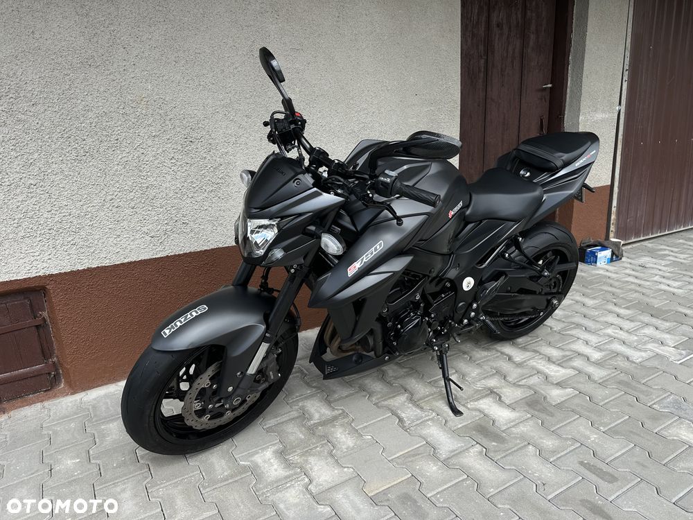 Suzuki GSX - 3