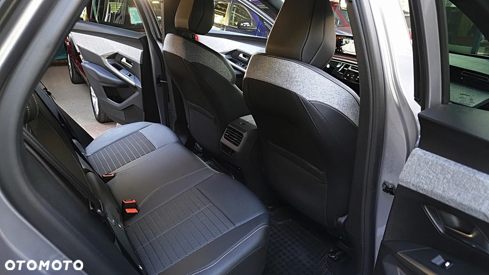 Peugeot 3008 1.2 PureTech mHEV Allure Pack S&S e-DCS6 - 17