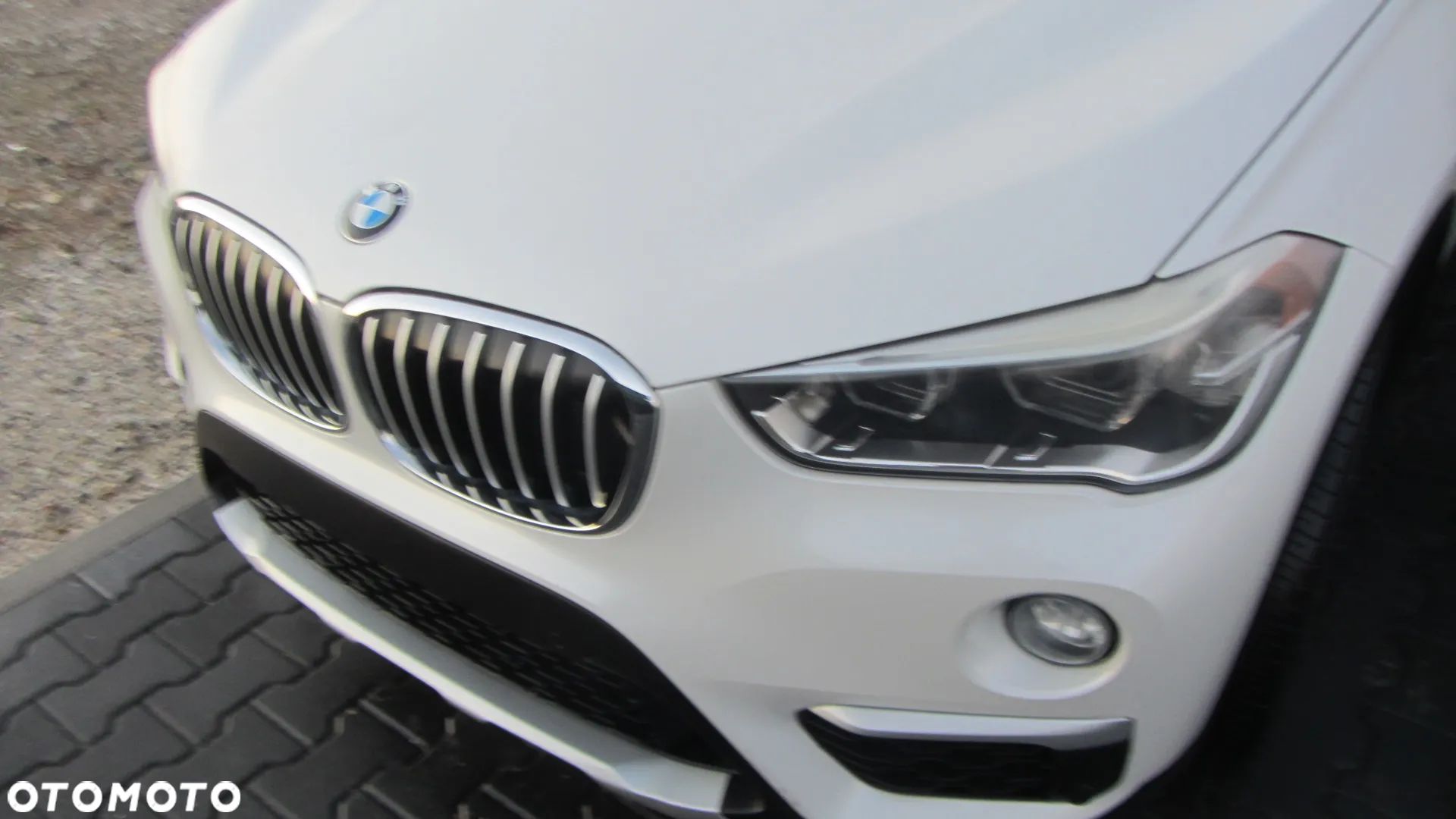 BMW X1 F48 2.8 X-DRIVE A96 Mineral Weiss CZĘŚCI EUROPA WARSZAWA Maska Zderzak Drzwi Błotnik - 1