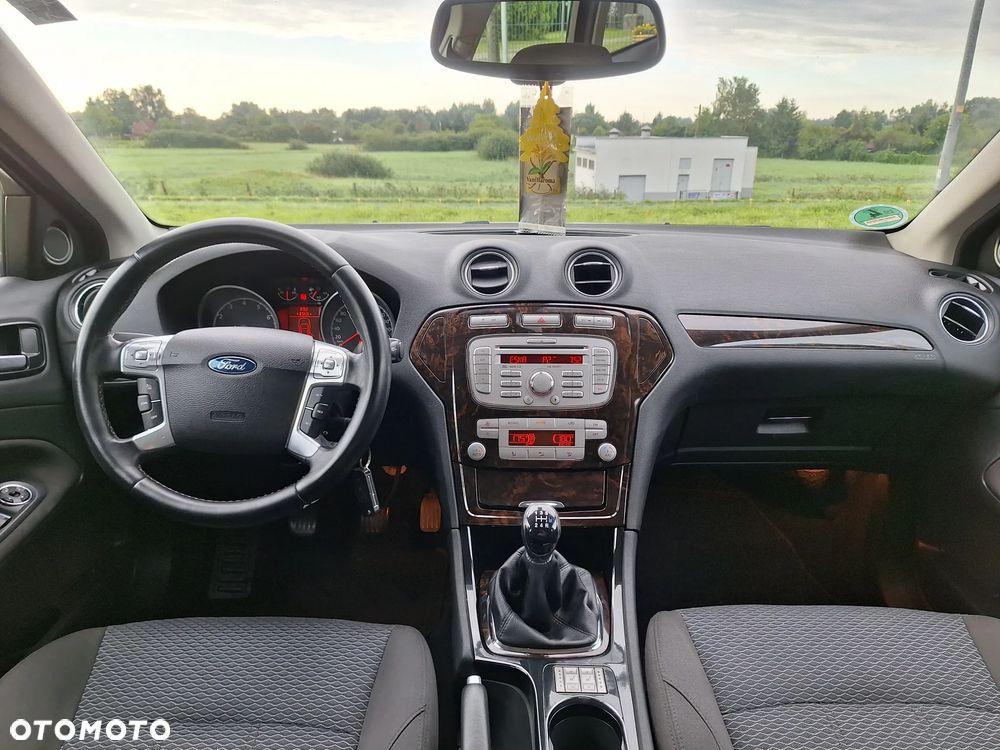 Ford Mondeo 2.0 Ghia Executive - 19