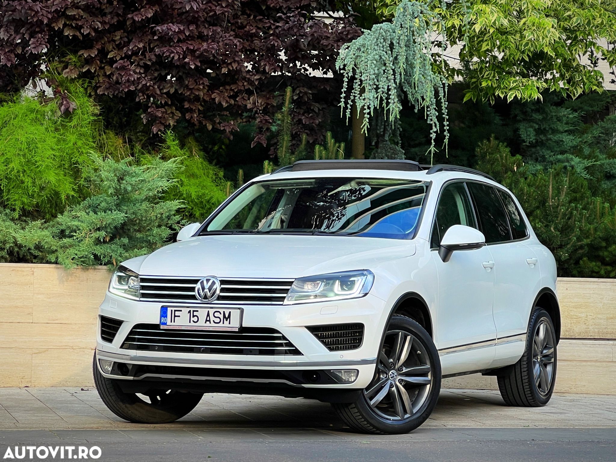 Volkswagen Touareg - 1