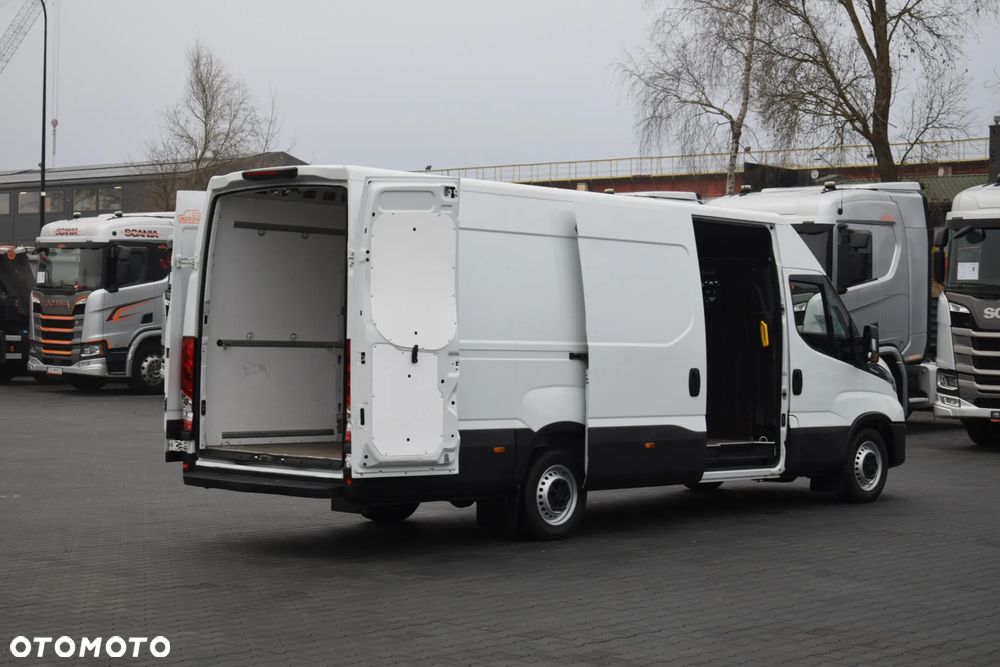 Iveco DAILY MAXI 35S16 / 2.3 - 160 KM / AUTOMAT HI-MATIC / NOWY MODEL / 3 OSOBY / DOSTAWCZE / BLASZAK / KLIMA / 2023 / SERWISOWANY / SPROWADZONY Z NIEMIEC - 18