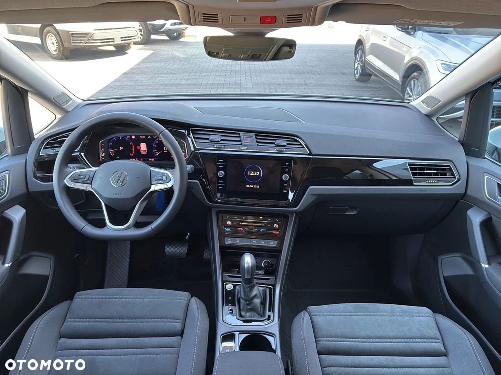 Volkswagen Touran - 4