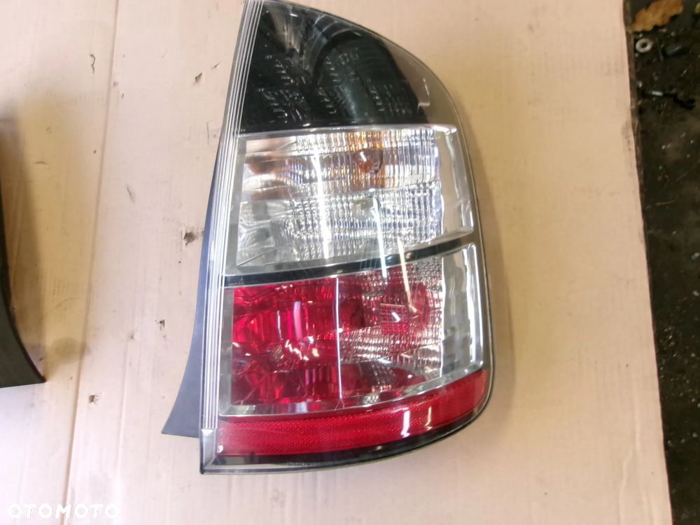 LAMPA TYŁ PRAWA  TOYOTA PRIUS II  EU - 1