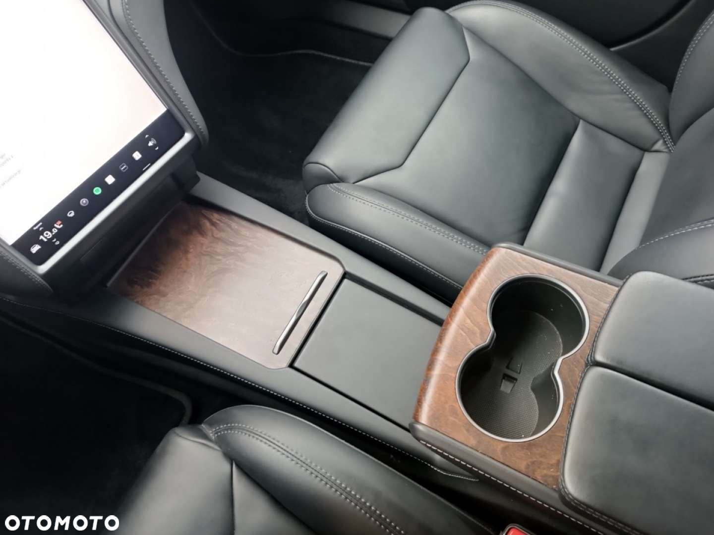 Tesla Model S - 32
