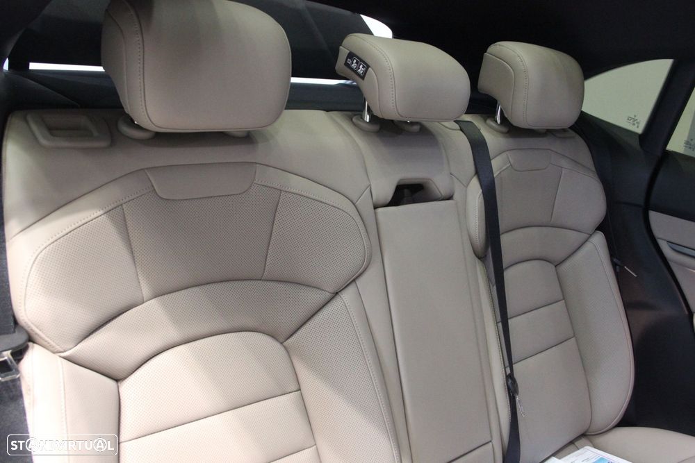 Porsche Taycan Sport Turismo - 21