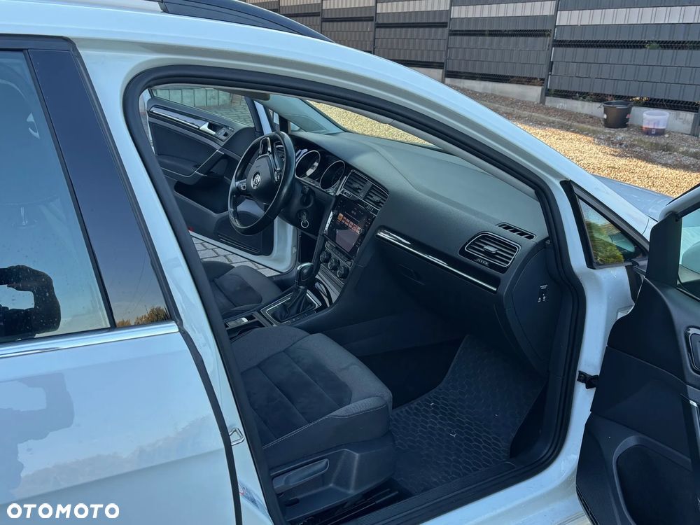Volkswagen Golf - 10