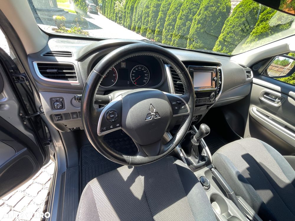 Mitsubishi L200 - 12
