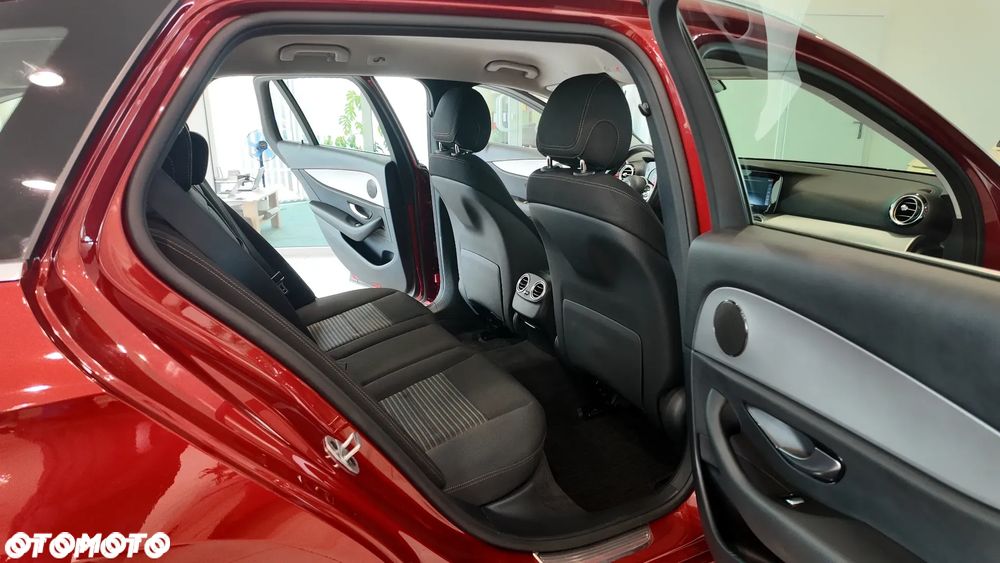 Mercedes-Benz Klasa E 220 d T 9G-TRONIC Avantgarde - 33