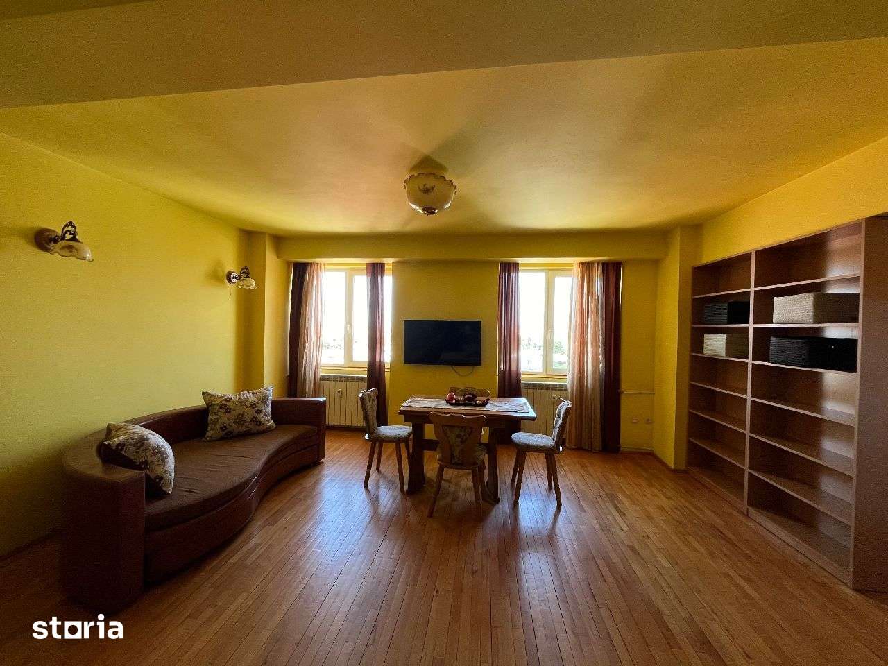 Închiriez apartament ultracentral, cu 3 camere, decomandat, utilat — fotografia 1