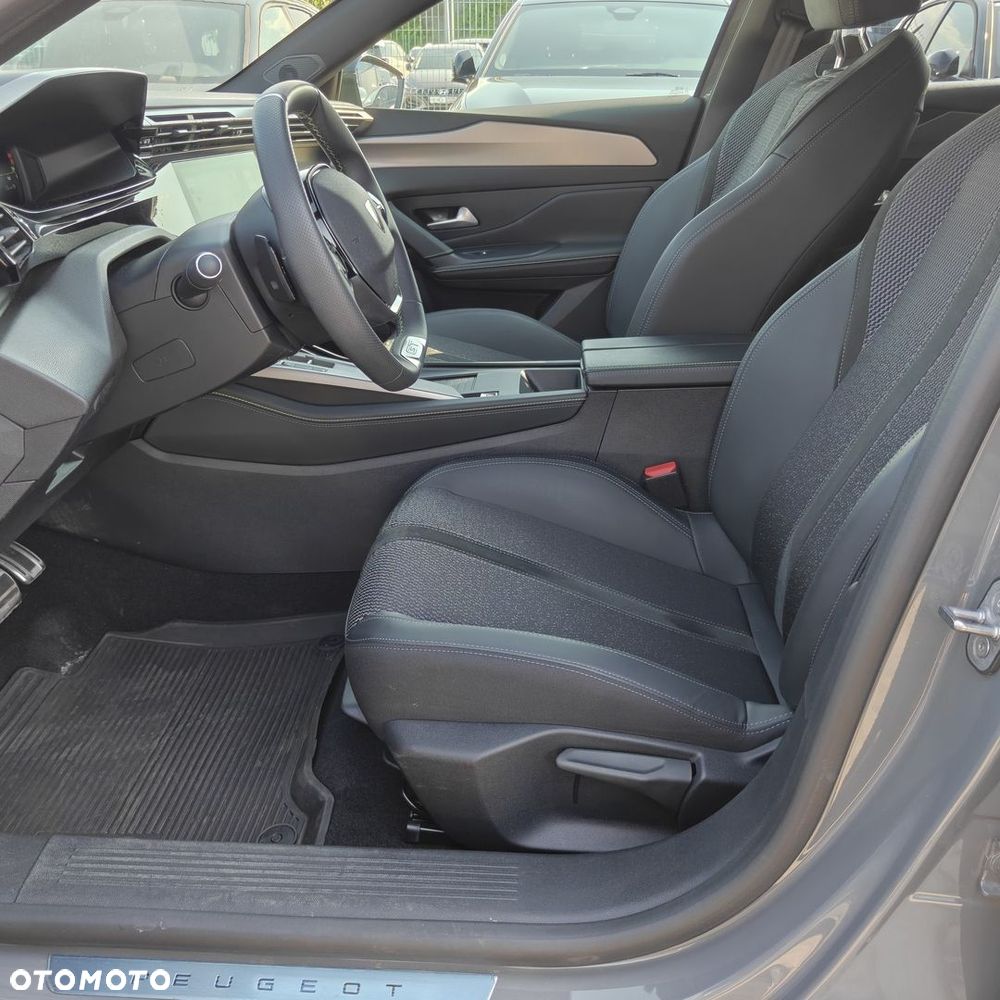 Peugeot 308 - 8