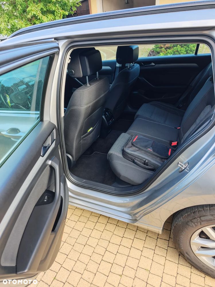 Volkswagen Passat - 11