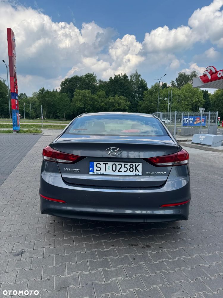 Hyundai Elantra 1.6 Style - 4