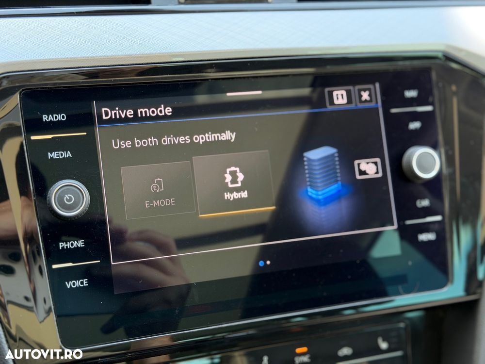 Volkswagen Passat - 38