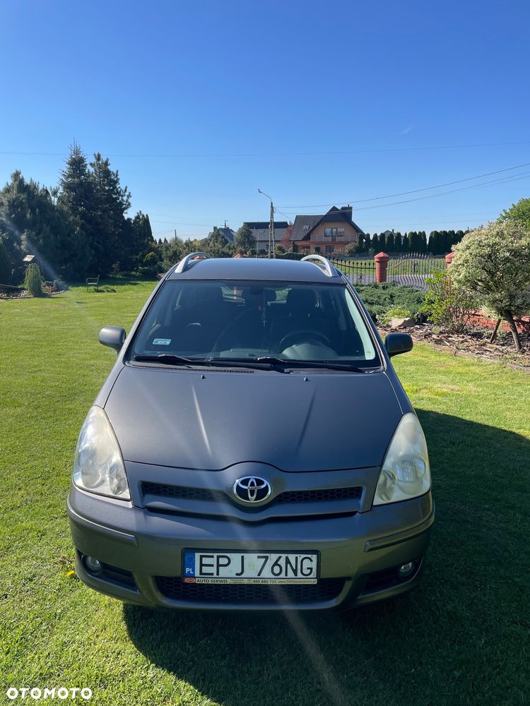 Toyota Corolla Verso - 3