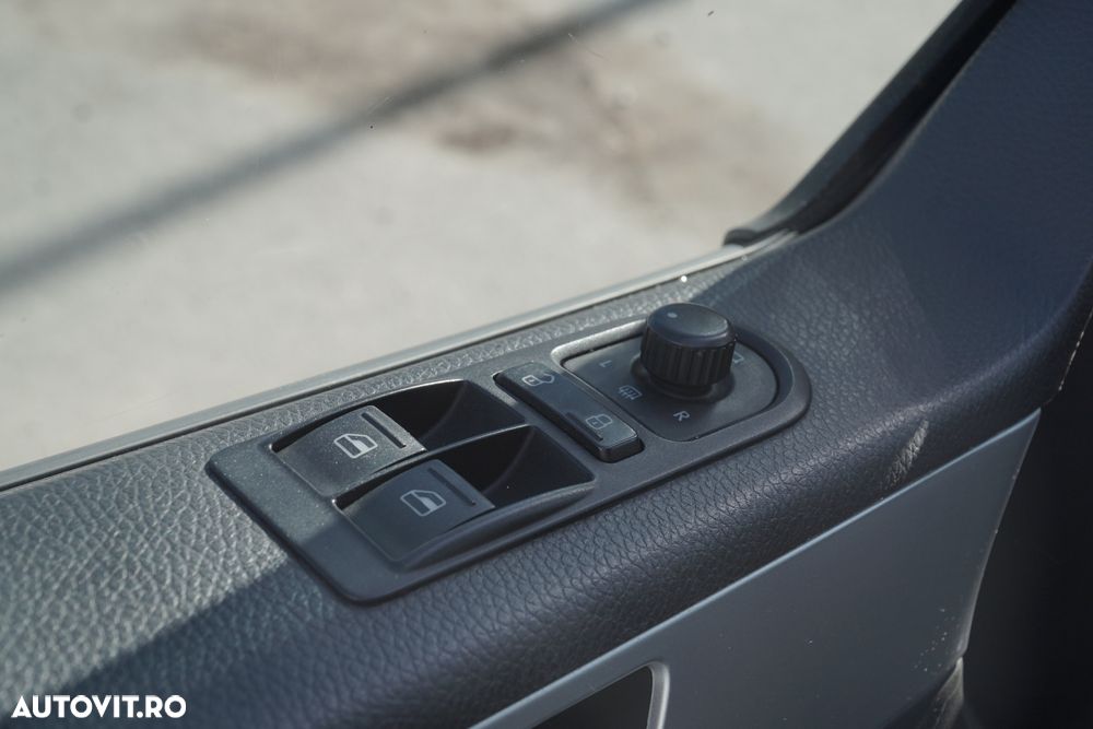 Volkswagen Multivan - 13
