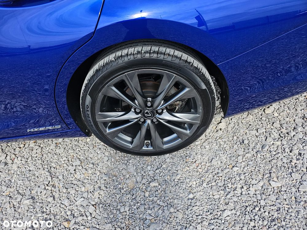 Lexus ES 300h F Sport - 29