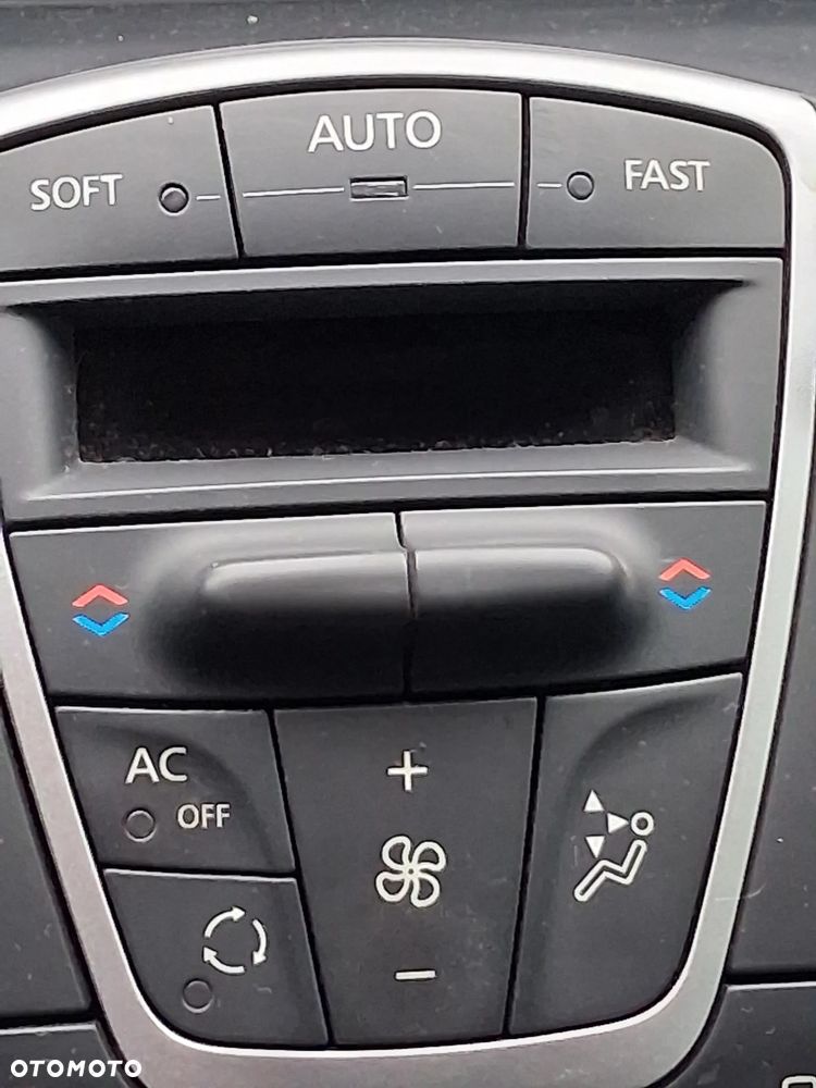 Renault Laguna 2012 photo 5