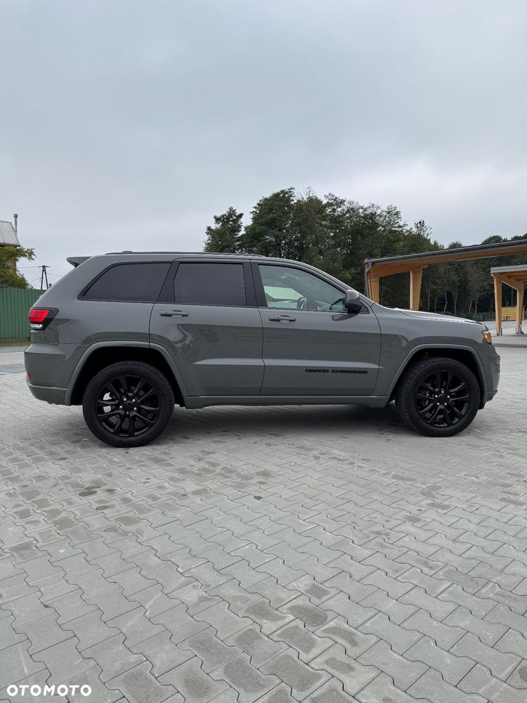 Jeep Grand Cherokee - 11