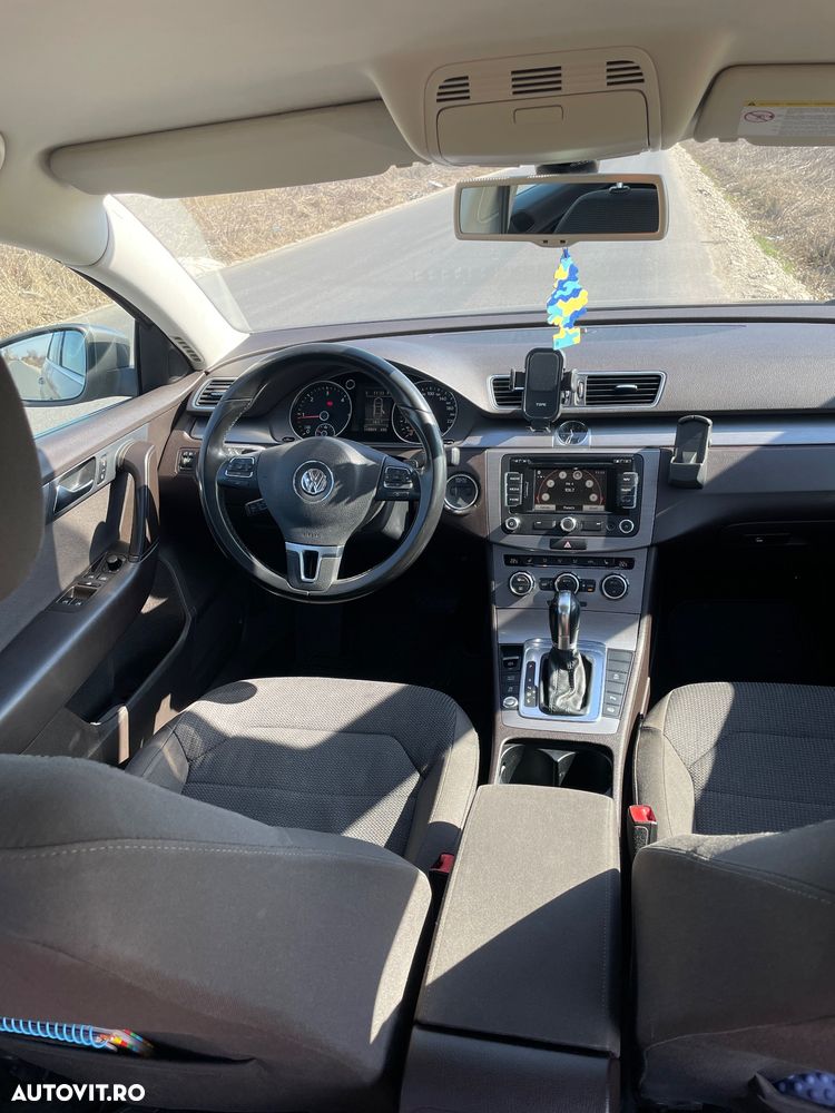 Volkswagen Passat 2.0 TDI Blue TDI DSG Comfortline - 10