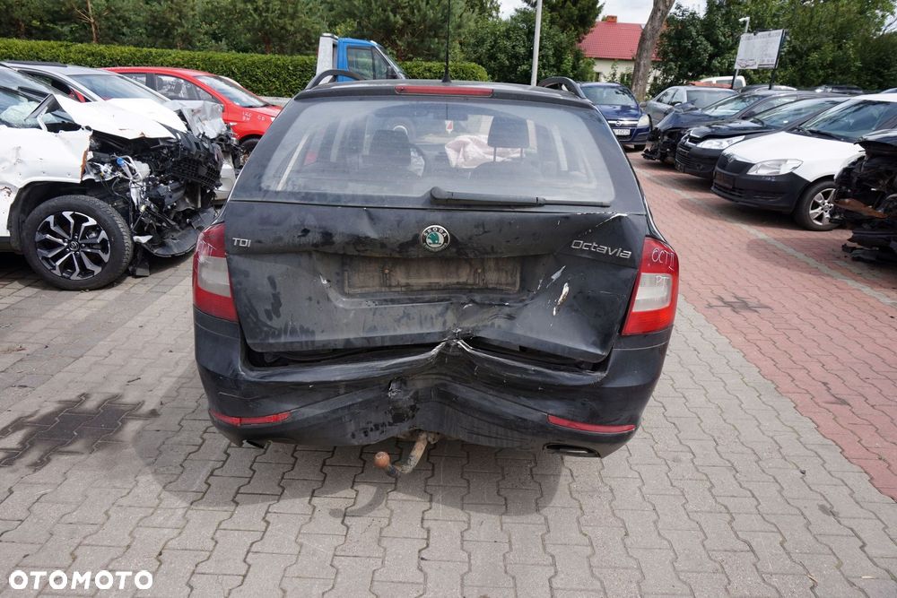 SKODA OCTAVIA II 1Z3 LIFT KOMBI 2012 9910 1.6 TDI CAYC 105KM LHW CZARNY na części - 4