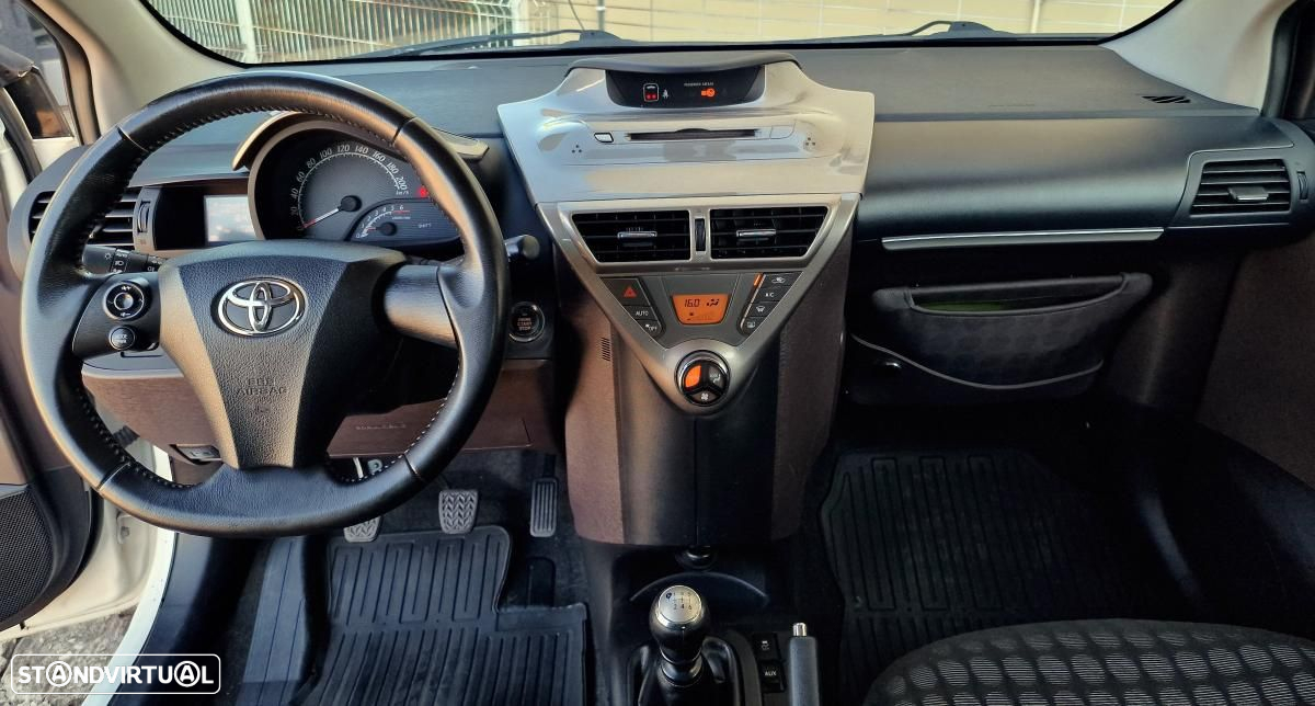 Toyota iQ 1.4 D-4D 2 - 13