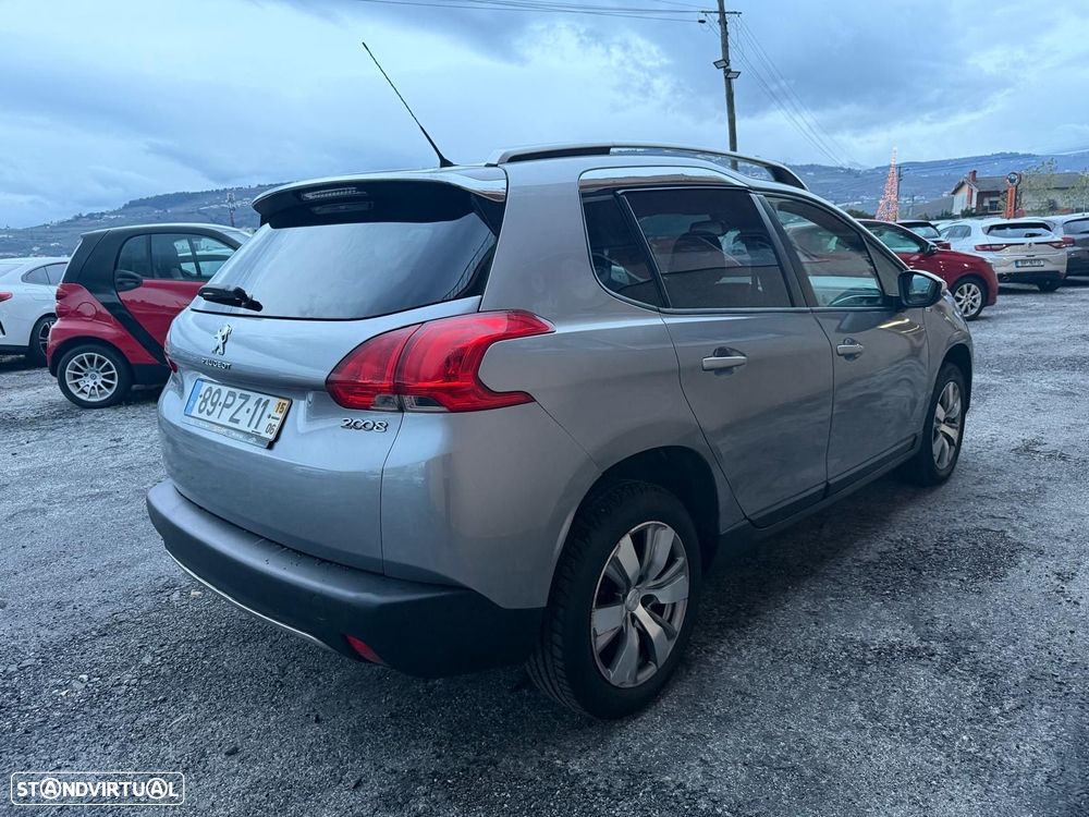Peugeot 2008 1.2 PureTech Allure - 2