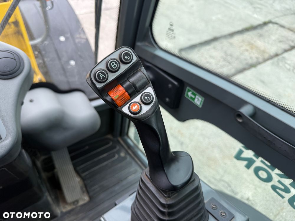 Wacker Neuson Ładowarka WL52 - 30
