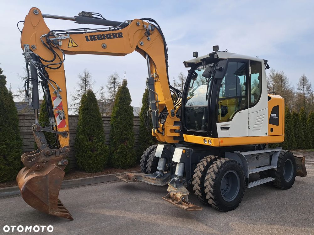 Liebherr 910 Compact - 1