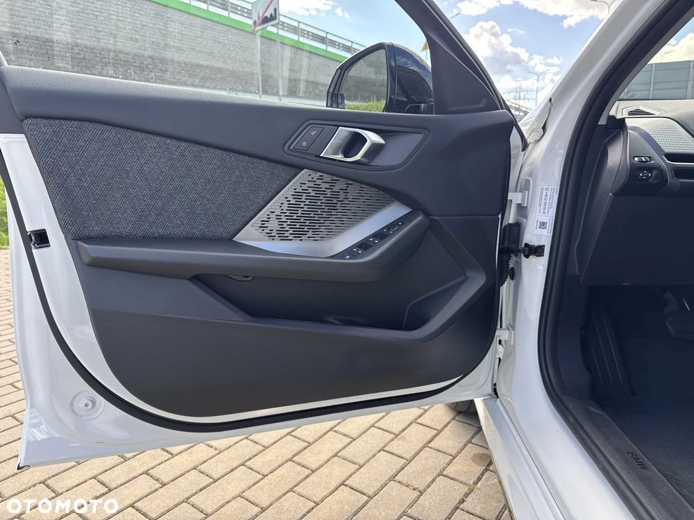 BMW Seria 1 120 mHEV - 10