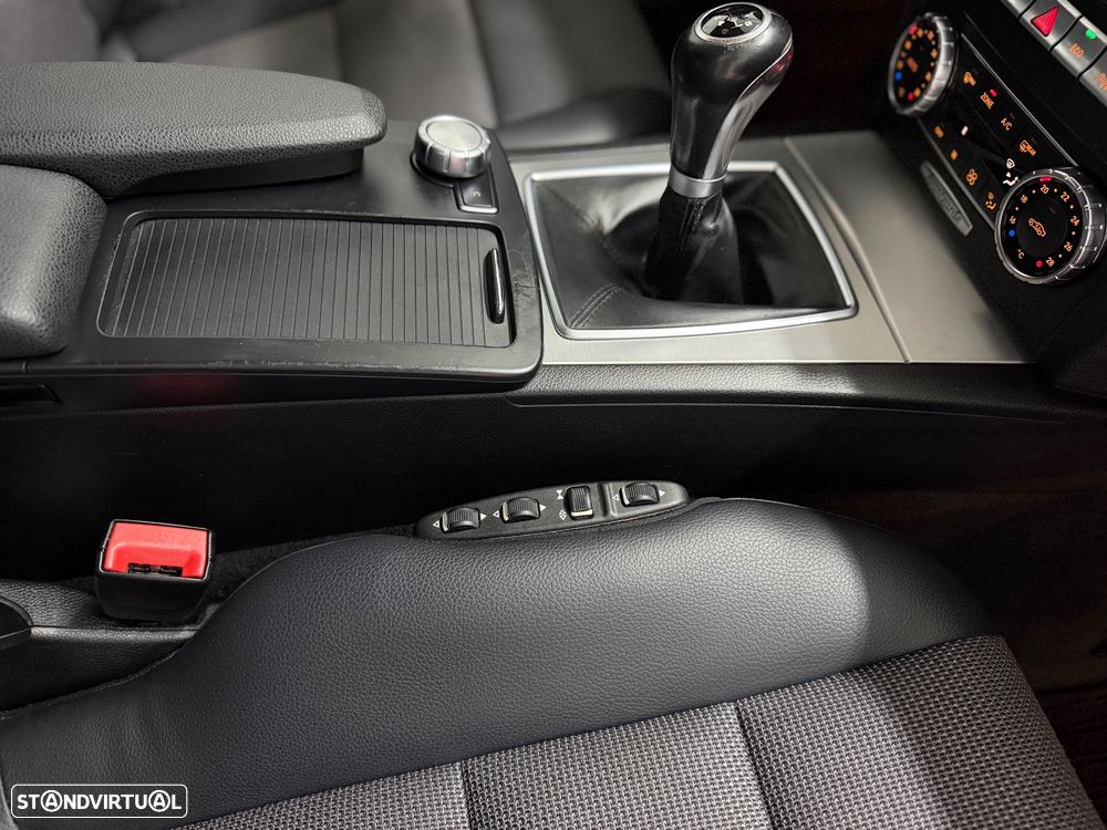 Mercedes-Benz C 220 Station CDI DPF BlueEFFICIENCY Avantgarde Edition - 26