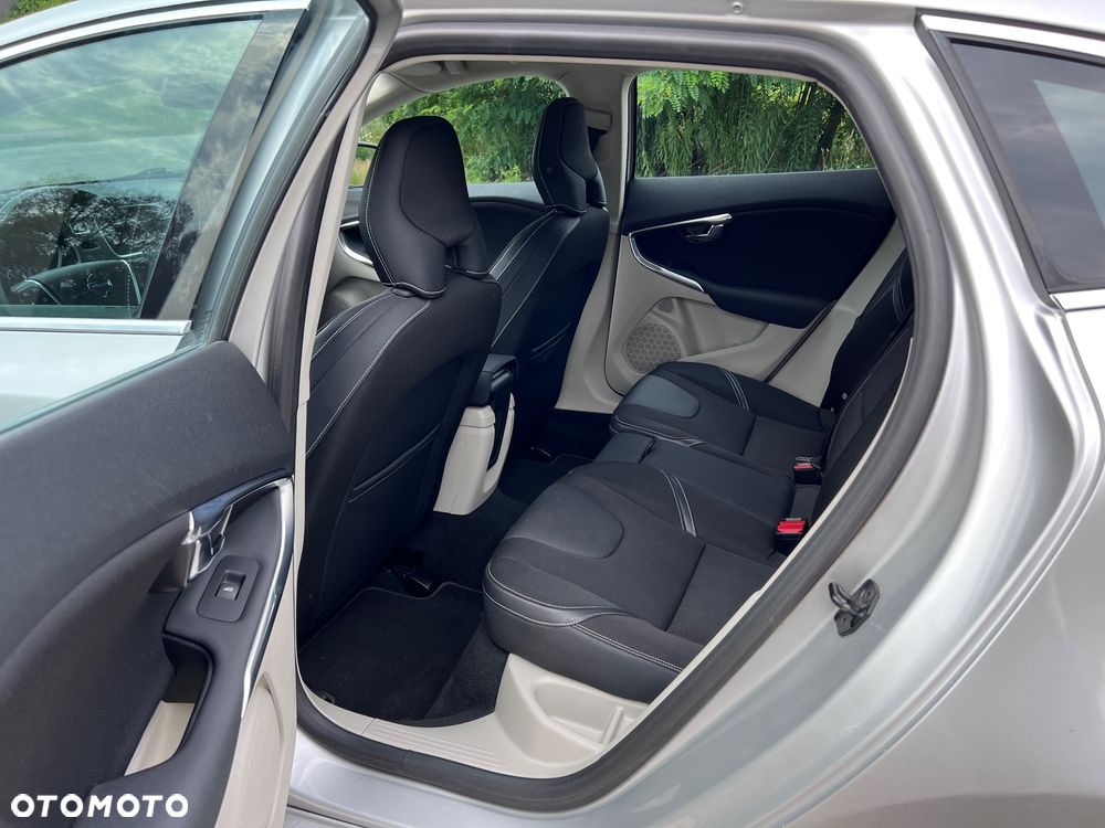 Volvo V40 D2 Momentum - 27