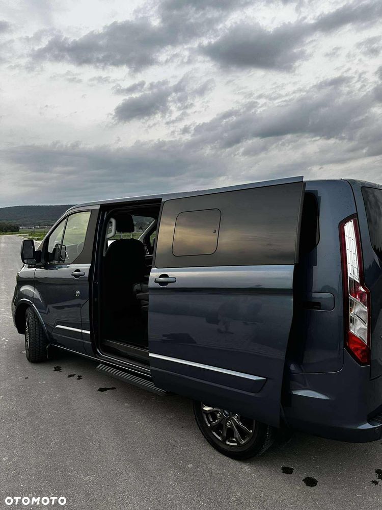 Ford Tourneo Custom - 33