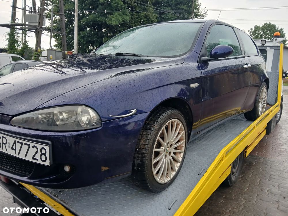Alfa Romeo 147 lift 567/a maska pokrywa silnika klapa bagażnika zderzak lampa reflektor pas przedni stop lampy halogeny przeciwmgłowe odblaski grill atrapa znaczek - 2